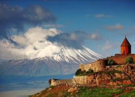 یک صومعه تاریخی در دشت آرارات، ارمنستان