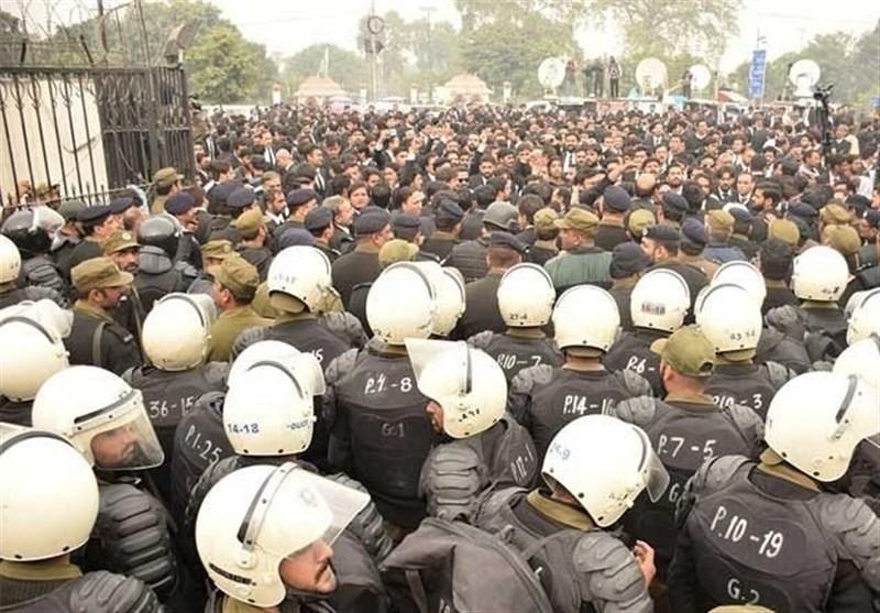 قانون شکنی صدها وکیل پاکستانی و مرگ 6 بیمار تصاویر قانون شکنی صدها وکیل پاکستانی و مرگ 6 بیمار