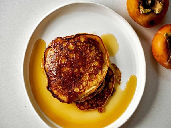 طرز تهیه پنکیک خرمالو ، پنکیک خرمالو بدون تخم مرغ چطور درست میشه؟