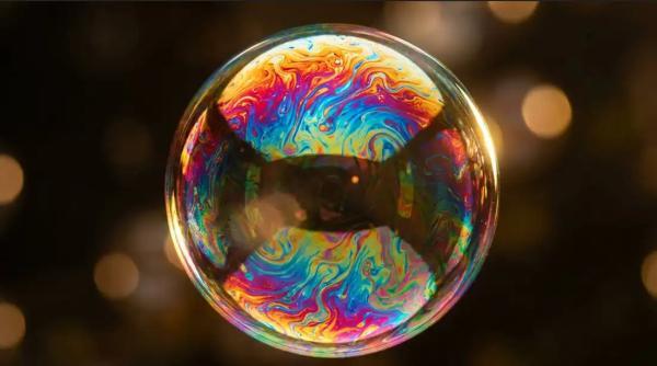 چرا حباب صابون، رنگین کمانی از رنگ ایجاد می نماید؟